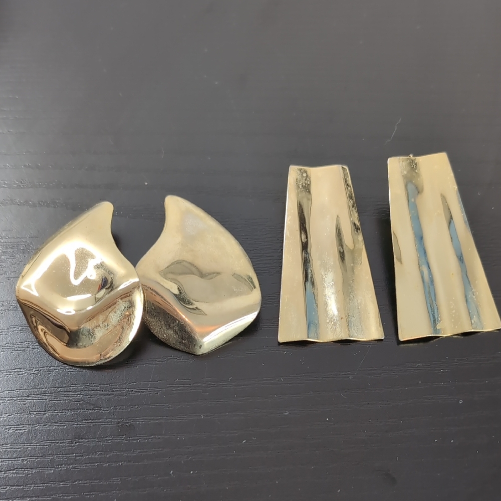 Two Pairs Of Vintage Gold Tone Earrings Teardrop Shape And Fan Shape
